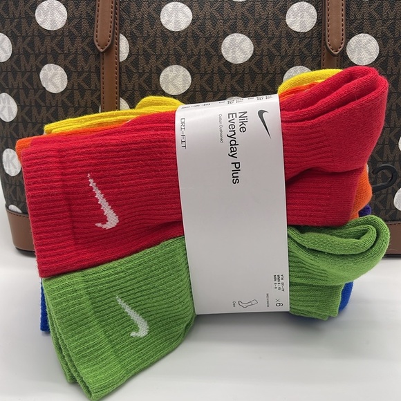 Nike Everyday Plus Cushioned
Training Crew Socks (6 Pairs) - Picture 15 of 16